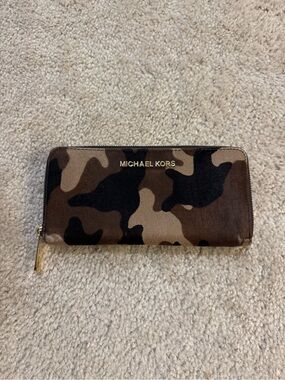 Michael Kors Jet Set Travel Continental Wallet - Camo Print Calf Hair Exterior